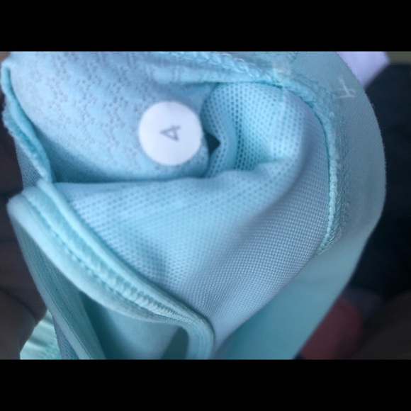 Lululemon Workout Tank Size 4 - Picture 3 of 5